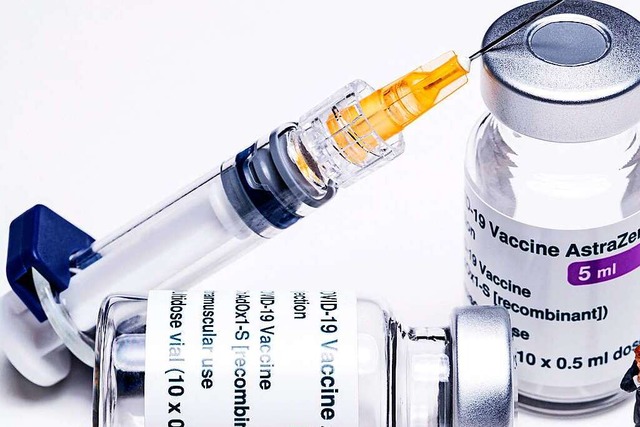 ber-60-Jhrige knnen sich am 7. Mai ... Vakzin von Astrazeneca impfen lassen.  | Foto: JOEL SAGET (AFP)