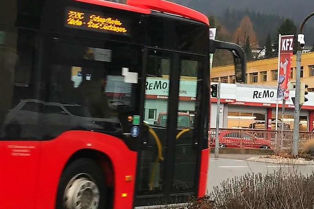 Ein Linienbus hat in Schopfheim einen Wagen gestreift (Symbolfoto).  | Foto: Nina Witwicki
