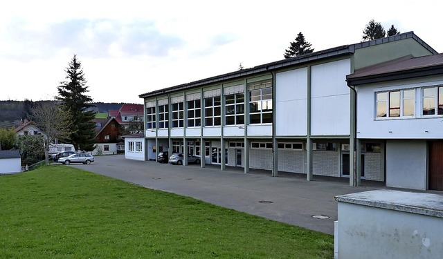 Parkraum ist vorhanden im Ortsteil Pre... hier am Parkplatz hinter der  Halle.   | Foto: Roland Gutjahr