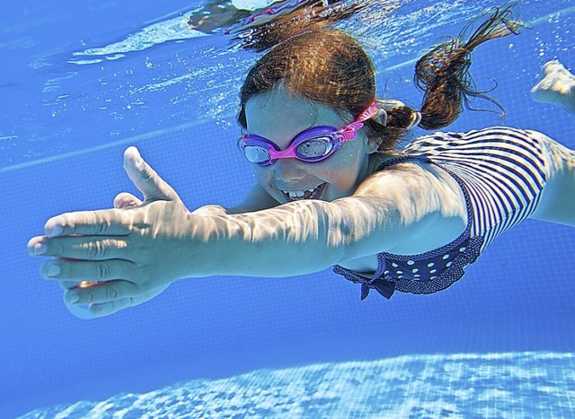 Tauchen gehrt zu den ersten Techniken im Wasser, die Klein vermitteln wird.  | Foto: yanlev - Fotolia