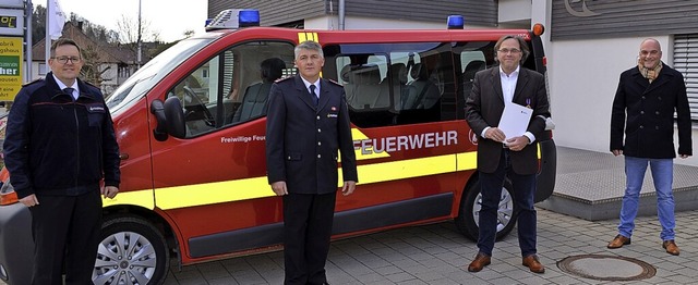 Bei der Ehrung fr <SV-zahl/>Carsten G...lger Brgermeister Matthias Litterst.   | Foto: Gemeinde