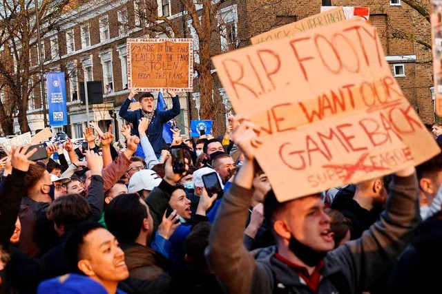 Proteste beim FC Chelsea gegen die Super League  | Foto: ADRIAN DENNIS (AFP)