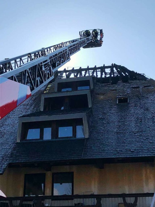 Die Feuerwehr Titisee-Neustadt ist zur Brandwache noch auf dem Hof.  | Foto: Tanja Bury