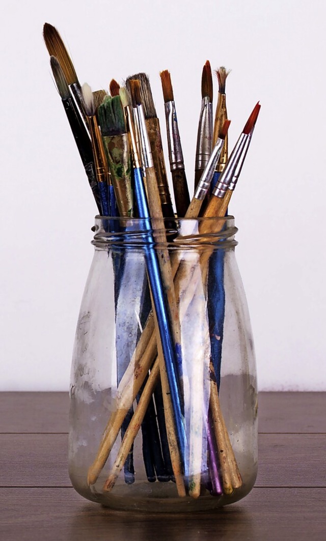 Pinsel bringen Farbe aufs Papier und ins Leben.  | Foto: Christopher Hall - stock.adobe.com