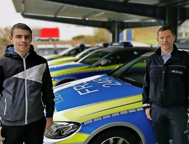 Zischup-Reporter Linas Jockmann mit Polizeioberkommissar Rainer Ledwig (rechts)   | Foto: privat