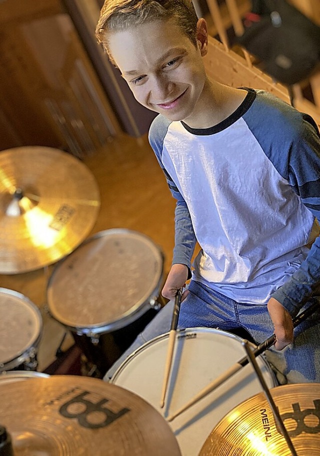 Noah am Schlagzeug  | Foto: privat
