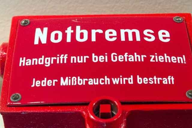 Bundestag beschlie�t bundeseinheitliche Corona-Notbremse