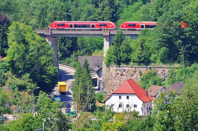 Die Strecke zwischen Basel und Waldshu... als 24 Meter betrgt die Spannweite.   | Foto: Rolf Reimann
