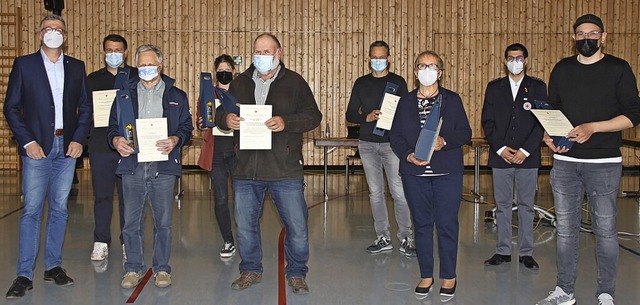 Verdiente Blutspender ehrte Forchheims...Marinos Sidiropoulos (2. von rechts).   | Foto: Christiane Franz