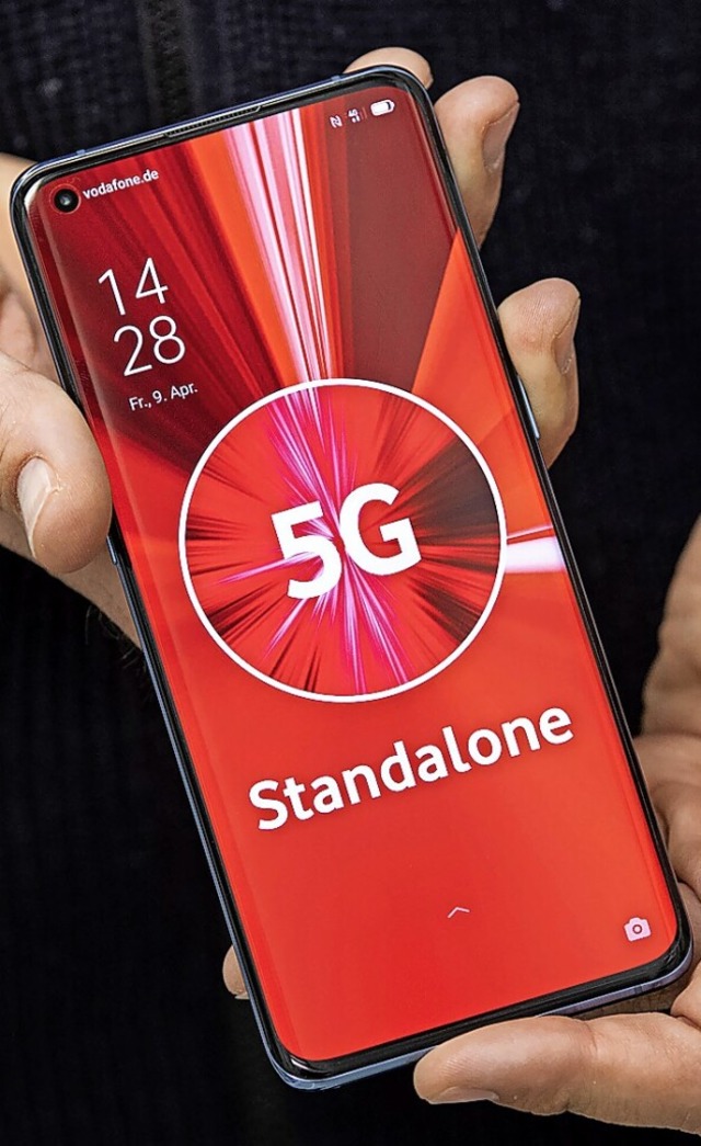 Der 5G-Standard steht bei einigen in der Kritik.  | Foto: Boris Roessler (dpa)