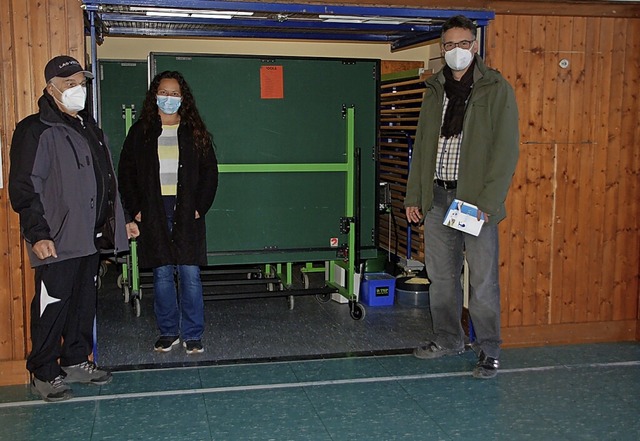 Pierre Roschman (von rechts), Sindy We...teraum, der einen neuen Boden erhielt  | Foto: Petra Wunderle