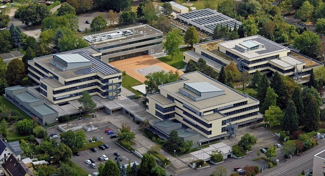 Unter anderem soll der Bau einer Sport...ulzentrum Offenburg verschoben werden.  | Foto: Landratsamt