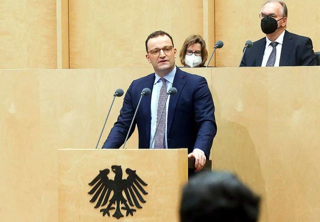 Jens Spahn spricht im Bundesrat.  | Foto: Wolfgang Kumm (dpa)