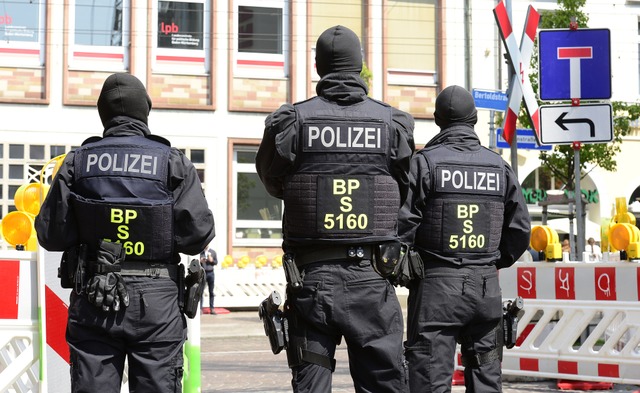 Der Polizeieinsatz in Freiburg ist Teil von mehreren Durchsuchungen bundesweit.  | Foto: Ingo Schneider