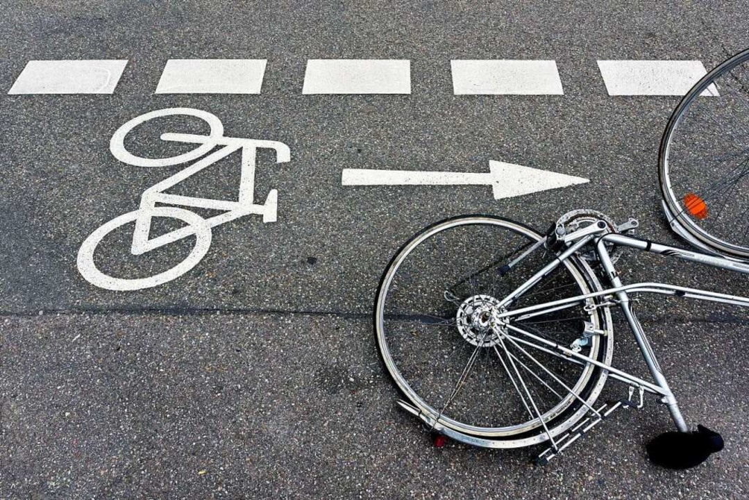 Weil er den Sicherheitsabstand nicht e...Radlerin zu Fall gebracht. Symbolbild.  | Foto: Thomas Kunz