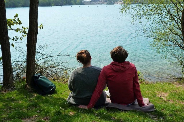 Zum Baden im  Baggersee in Niederrimsi...r ein Picknick am Seeufer aber nicht.  | Foto: Sattelberger