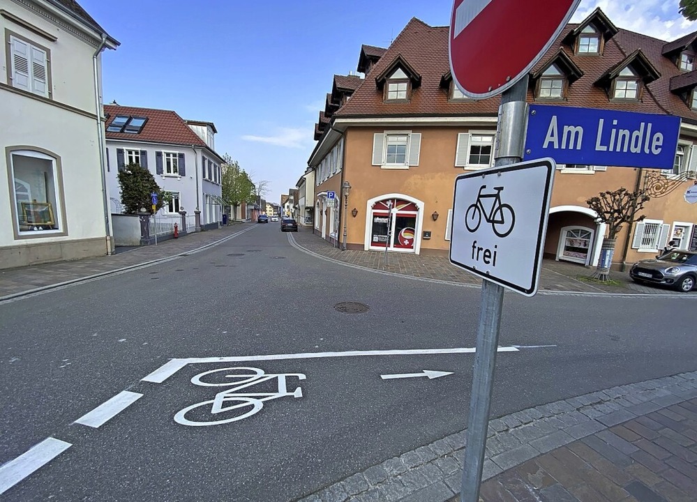 Am Lindle können Radfahrer jetzt von beiden Seiten in die Straße einfahren.  | Foto: Müllheim