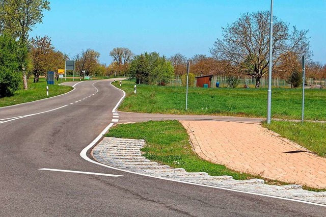 Vom Kreisverkehr am Ortsausgang Wyhl s... Weisweil stlich der L 104 verlaufen.  | Foto: Ruth Seitz