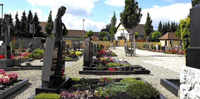 Beim Friedhof in Hartheim hat es in de...ngenen Jahren manche nderung gegeben.  | Foto: Susanne Mller