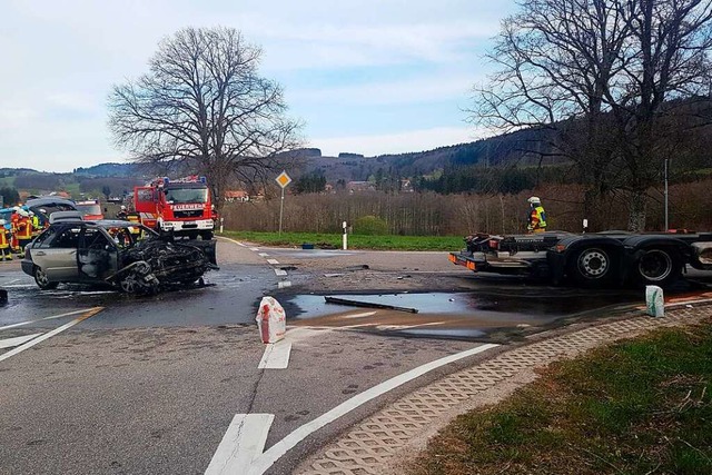 Ein schwerer Unfall ereignete sich am Montagmorgen nahe Hottingen.  | Foto: Axel Kremp