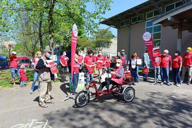 Kundgebung vor dem Brgerhaus Zhringen  | Foto: Ingo Schneider