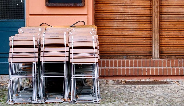 Die Gastronomie ist seit November quas...anche im Prinzip schon seit März 2020. | Foto: Jens Kalaene (dpa) Die Gastronomie ist seit November quas...anche im Prinzip schon seit März 2020. | Foto: Jens Kalaene (dpa)