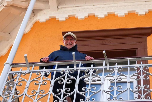 Alfons Woestmann auf dem Balkon des Ge...reuten Wohnens der Wohnungslosenhilfe.  | Foto: Sylvia-Karina Jahn