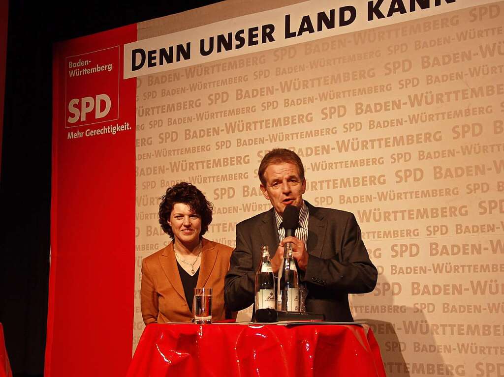 2006: Rainer Stickelberger bei seinem Wahlkampfauftritt mit der SPD-Spitzenkandidatin Ute Vogt in der Stadthalle  Schopfheim