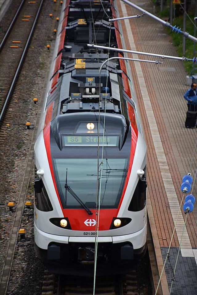 Mit der S-Bahn, der S5 sowie der S6, z...em Versprechen  hlt man in Weil fest.  | Foto: Hannes Lauber