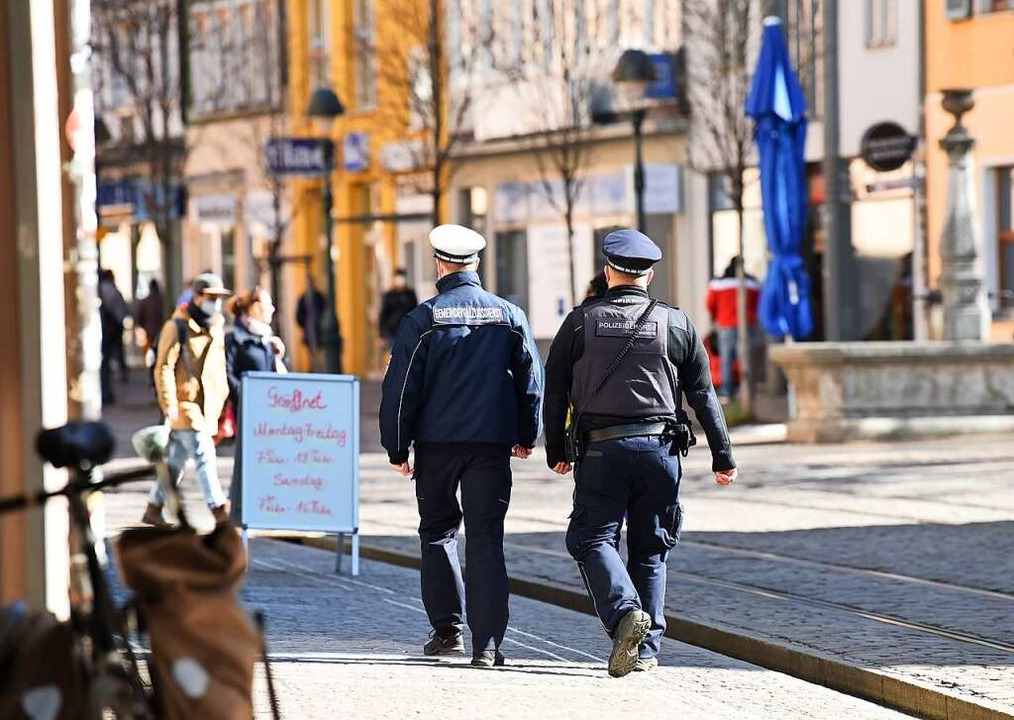 Der Vollzugsdienst auf Streife  | Foto: Rita Eggstein