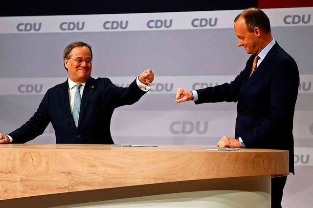 Ziehen Armin Laschet (links) und sein ...ich Merz nun wirklich an einem Strang?  | Foto: ODD ANDERSEN (AFP)