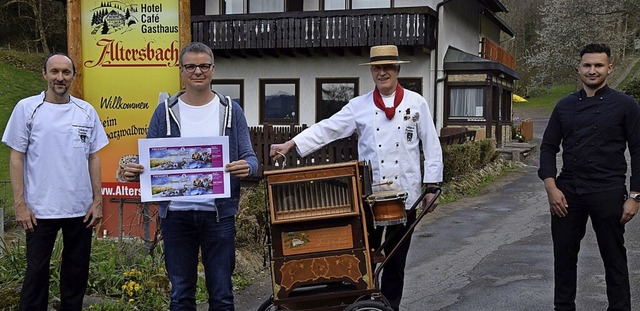 bergabe des Hauptpreises an Oliver Ma...r Bchle vom Stadtrainsee (von links).  | Foto: Hubert Bleyer