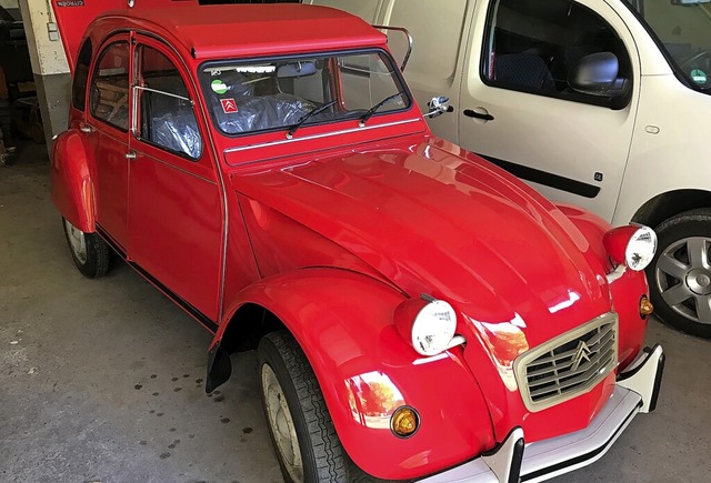 Da der 2 CV, auch Deux Cheveaux  genan...lfach das Kultfahrzeug fr 24500 Euro.  | Foto: Gemeinde Oberwolfach