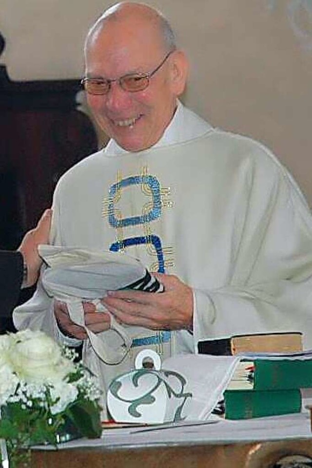 Pfarrer Wolfgang Kirsten im Jahr 2009,...in goldenes Priesterjubilum feierte.   | Foto: Brigitte Chymo