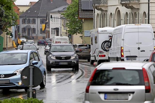 Der Verkehr durch die Ortsdurchfahrt m...in Kippenheim seit Jahren zu schaffen.  | Foto: CHRISTOPH       BREITHAUPT