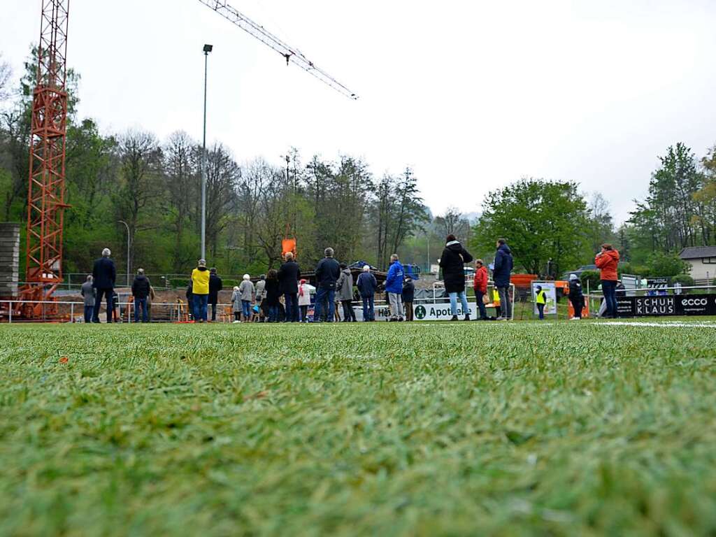 Die ersten Arbeiten sind schon getan – nun soll nach der Grundsteinlegung der Rohbau fr das Vereinsheim auf dem Sportgelnde zwischen Merzhausen und Au beginnen.