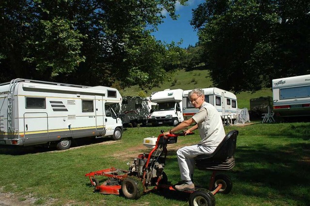 Stndig unterwegs: Campingplatzchef Georg Ziegler.  | Foto: Brigitte Sasse