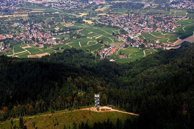 Der Turm auf dem Hohen Horn ber Offenburg bietet einen sagenhaften Rundblick.  | Foto: peter heck