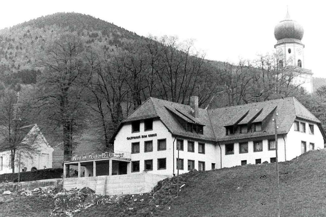 1971 wurde das &#8222;Gasthaus zum Kre...meindezentrum St. Trudpert eingeweiht.  | Foto: Manfred Lange