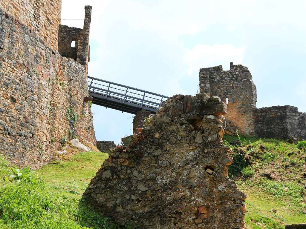 Nicht nur Corona, sondern auch das schlechte Wetter sorgten dafr, dass am Maiwochenende wenig an sonst beliebten Wanderzielen wie der Burg Rtteln los war.