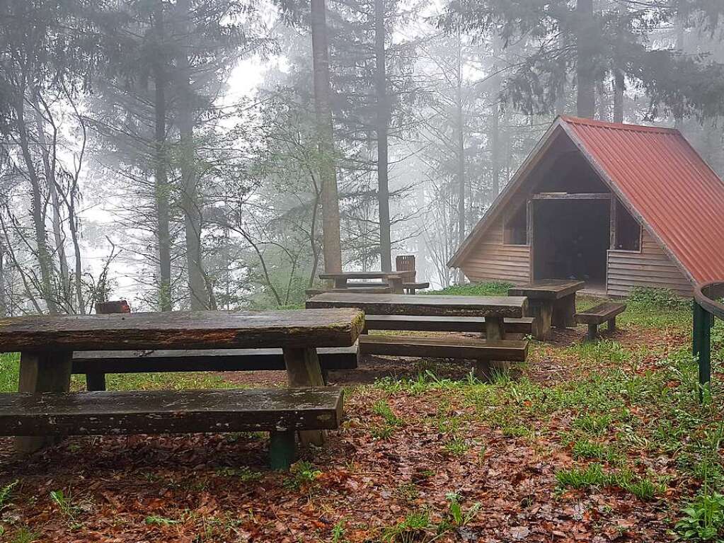 Nicht nur Corona, sondern auch das schlechte Wetter sorgten dafr, dass am Maiwochenende wenig an sonst beliebten Wanderzielen wie der Burg Rtteln los war.