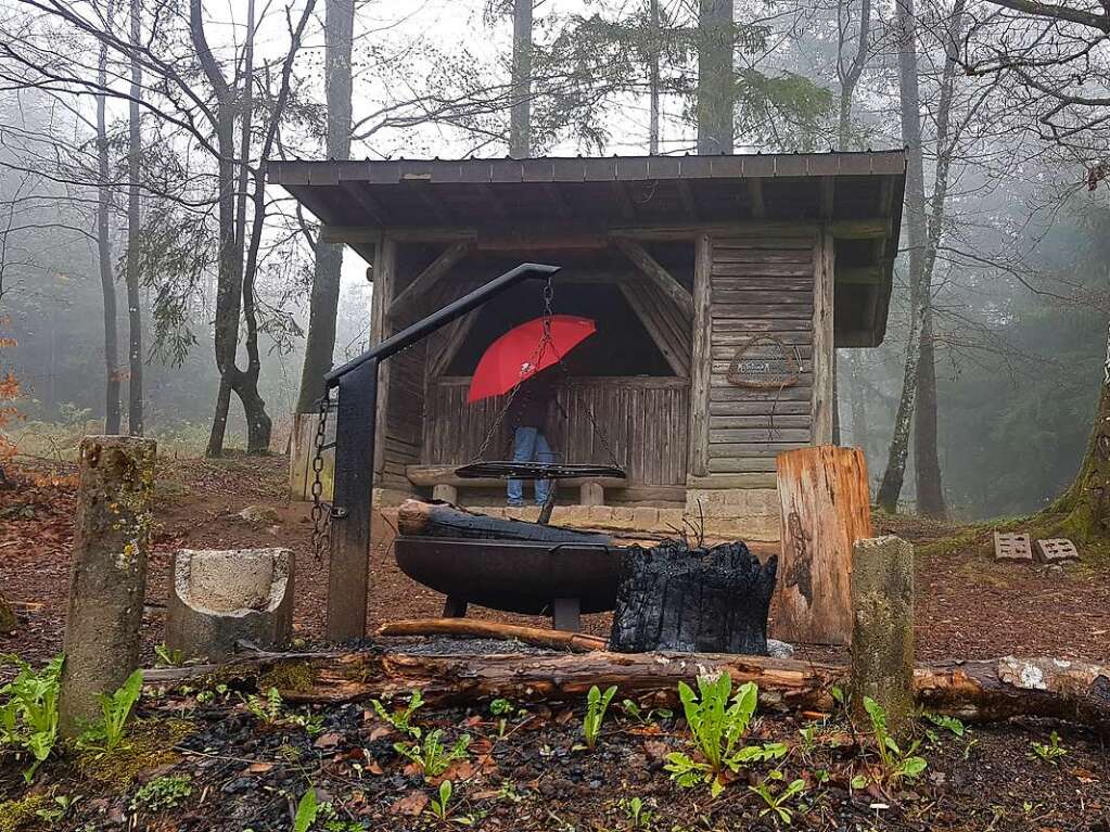 Nicht nur Corona, sondern auch das schlechte Wetter sorgten dafr, dass am Maiwochenende wenig an sonst beliebten Wanderzielen wie der Burg Rtteln los war.