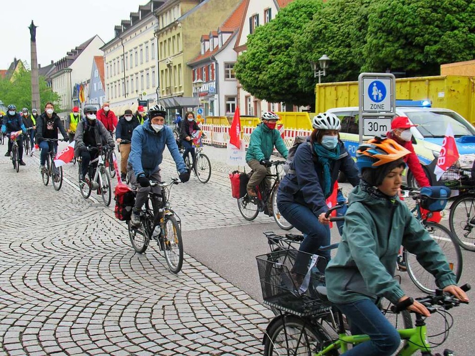Fahrraddemo startet am Stadtbuckel.  | Foto: Susanne Kerkovius