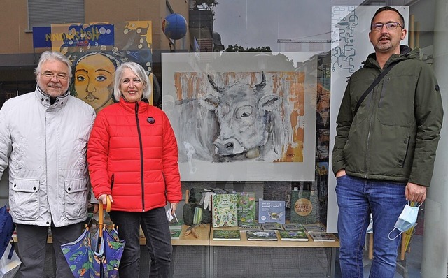 Sybille und Thomas Lorscheid (links) u...der Knstlerin Susanne Agostini-Wurow   | Foto: Rainer Ruther