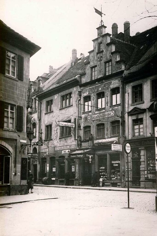 Um das Jahr 1925 lag die Gaststtte &#...anziskanerplatz (heute: Rathausplatz).  | Foto: Archiv Manfred Gallo