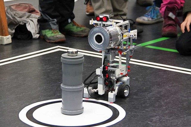 Roboter zu programmieren ist kinderlei...11; zumindest fr die Phaenovum-Kinder  | Foto: Aaron Hohenfeld