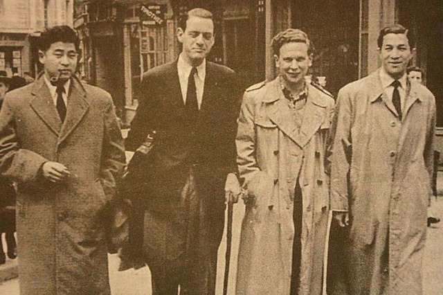 Rdiger Hoffmann mit Fritz Hirschfeld und zwei Studenten 1954 in Poitiers  | Foto: Repor: BZ