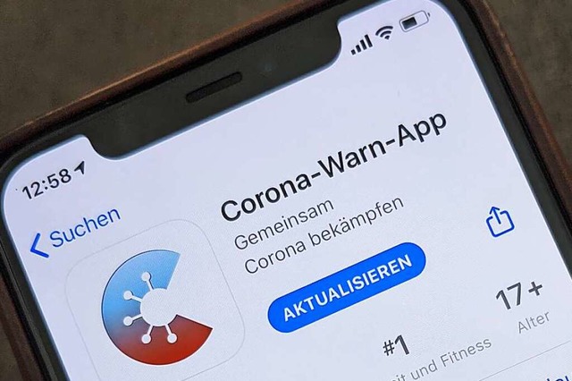 Die offizielle Corona-Warn-App des Bun... Ergebnisse von Schnelltests anzeigen.  | Foto: Christoph Dernbach (dpa)