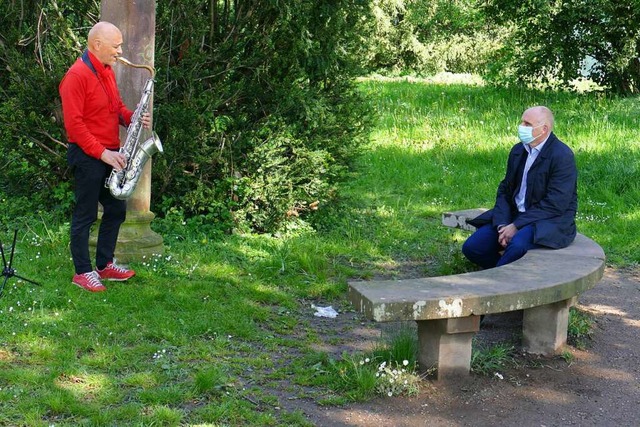 Livemusik im kleinstmglichen Rahmen, ...ter Stefan Schlatterer eine Kostprobe.  | Foto: Michael Strter