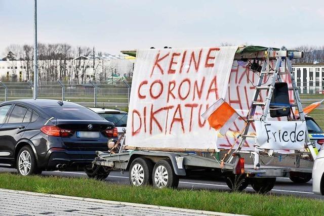 Erstmals Corona-Korso in Lrrach mit 33 Autos – Polizei zeigt Teilnehmer an